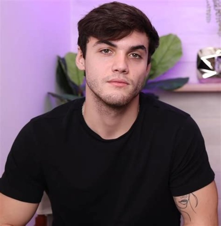 Grayson Dolan Age, Height, Net Worth, Wikipedia, Girlfriend, Bio, Family
