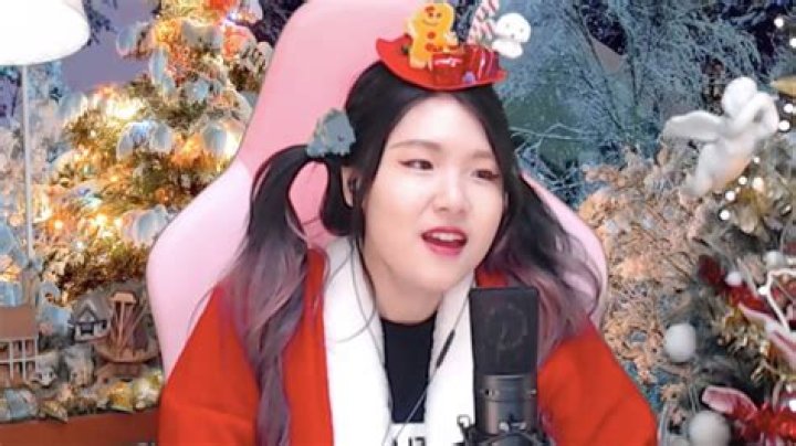 HAchubby proves she's a rap god with epic Christmas track