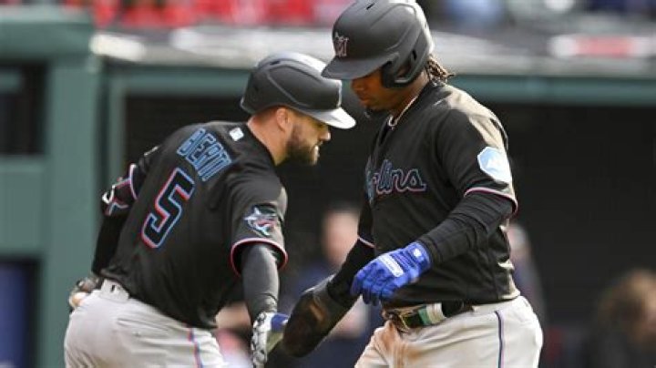 	Hampson, Arraez help Marlins sweep doubleheader vs Guardians	