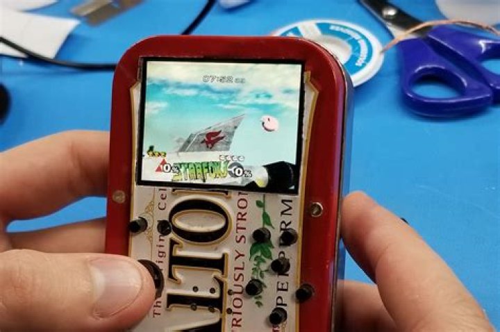 Hero builds Nintendo Wii into an Altoids tin