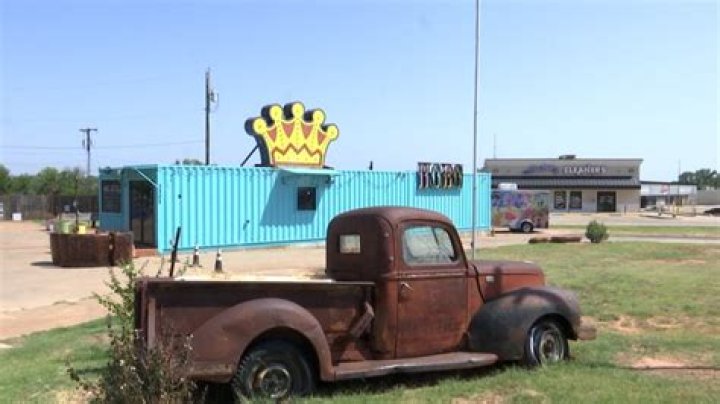 	Hobo’s gets new name, owners, but keeps talent	
