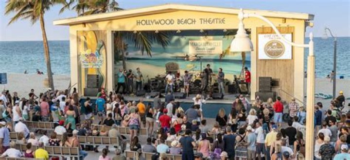 	Hollywood Beach bandshell resumes live music performances	