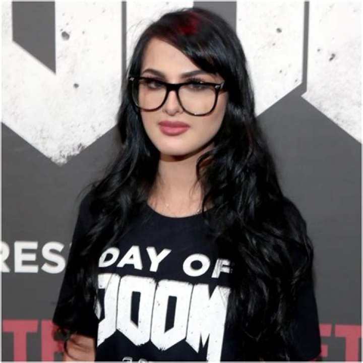 How Did Sssniperwolf Meet Her Bf Evan Sausage?