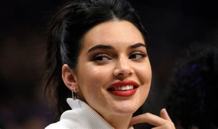 How Many Languages Does Kendall Jenner Speak?