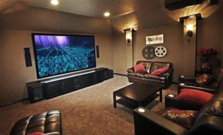 How to Set Up a Video Projector to Create Your Own Home Theater