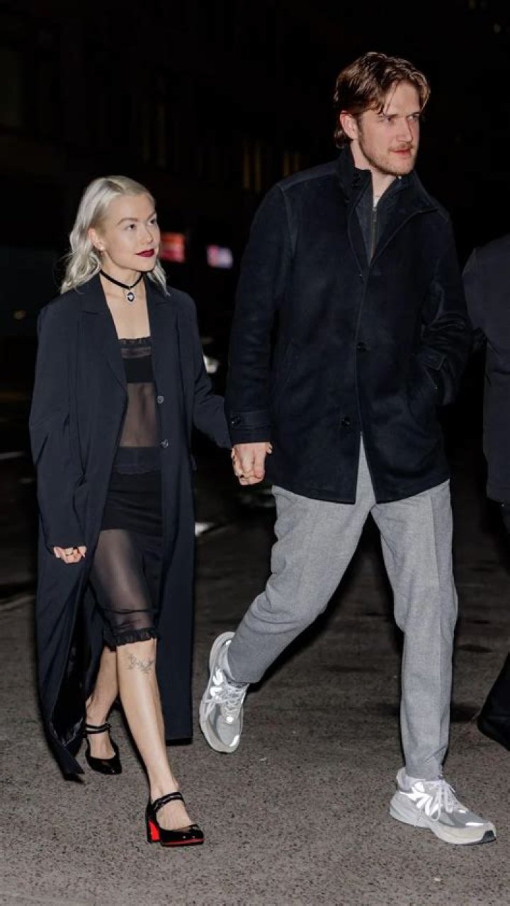 Inside Bo Burnham’s Relationship With New Girlfriend Phoebe