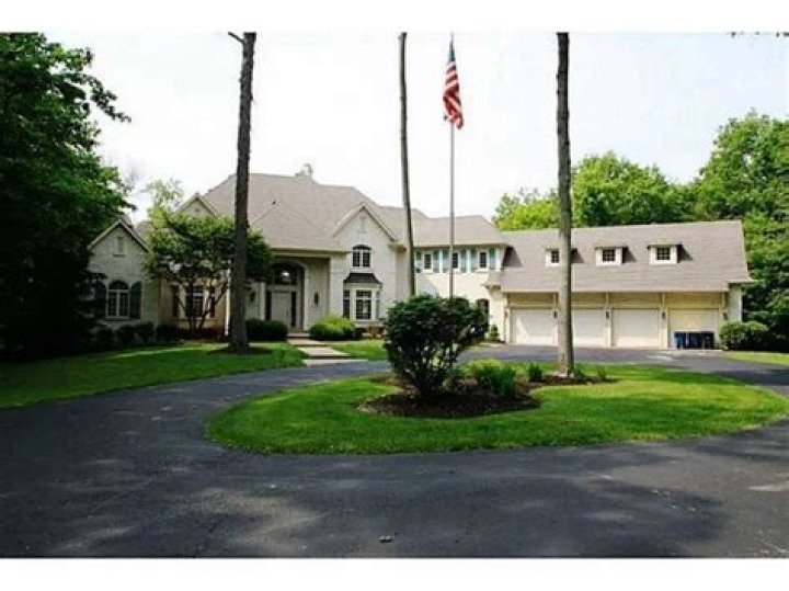 Inside former Colts punter $1.6M, five-bedroom Indianapolis abode