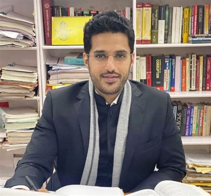 Ishkaran Singh Bhandari - Bio, Age, Height, Single, Nationality, Career