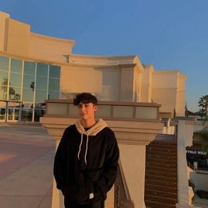 Israel Cortez - Bio, Age, Net Worth, Height, Facts, Career, Single
