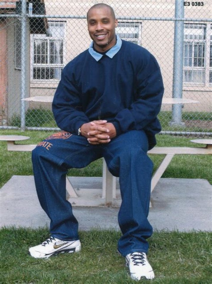 	JAIL OFFICIAL CALLS BOBBY BROWN A MODEL INMATE	