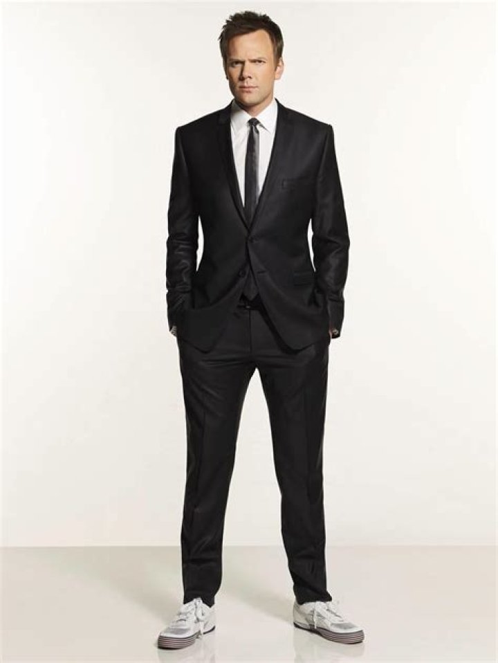 Joel McHale Biography