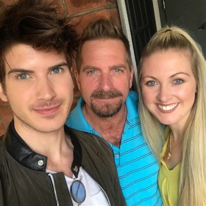 Joey Graceffa - Bio, Age, Net Worth, Height, Single, Career, Wiki
