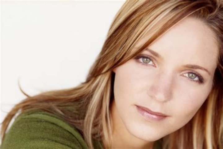 Jordana Spiro Biography