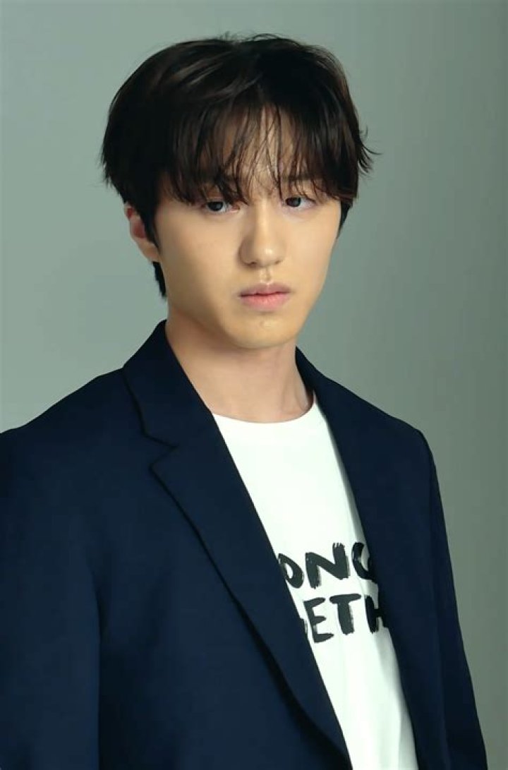 Kang Chan-hee - Bio, Age, Net Worth, Height, Single, Nationality, Career
