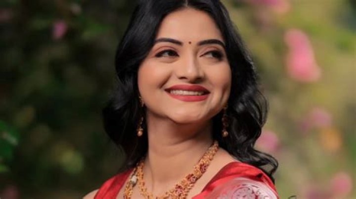 Kashmira Kulkarni Wiki, Bio, Husband, Age, Saree, Biography