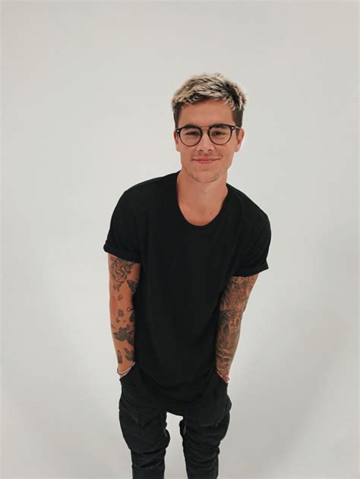 Kian Lawley Biography