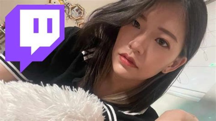 Kkatamina becomes the most subbed female Twitch streamer