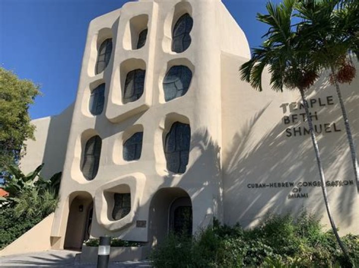 	Landmark synagogue Cuban Jews built in Miami is struggling	