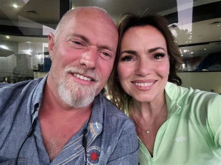 Lisa Robertson QVC Wiki, Age, Net Worth, Married, Husband, Bio, Pics