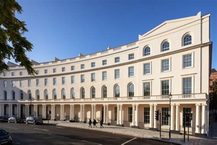 Live Royally in London at Regent’s Crescent