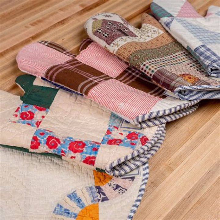 LMCo. Quilted Oven Mitt
– Laurel Mercantile