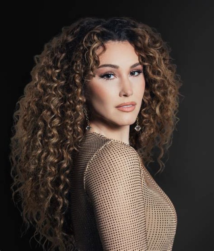 Loren Allred - Height, Bio, Career, Single, Age, Net Worth, Facts