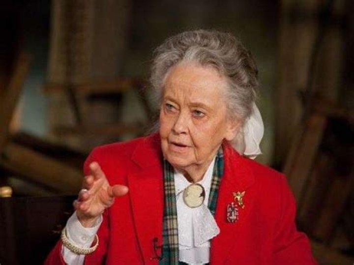 Lorraine Warren Cause De La Mort