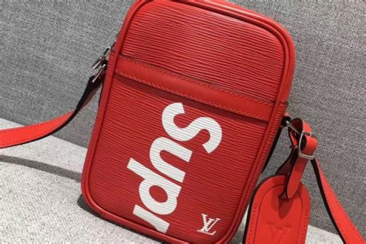 Временные магазины Louis Vuitton x Supreme открылись по всему миру: Явления: Ценности: Lenta.ru