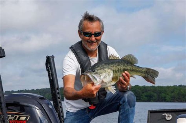 	LUNKER GIVES BEELINE BASS BUSTERS SHOOTOUT TITLE	