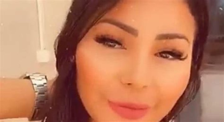 Maeva Ghennam Avant Chirurgie Esthétique