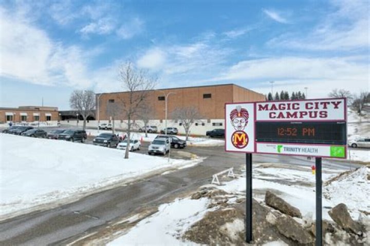 Magic City Campus Senior High School - Minot