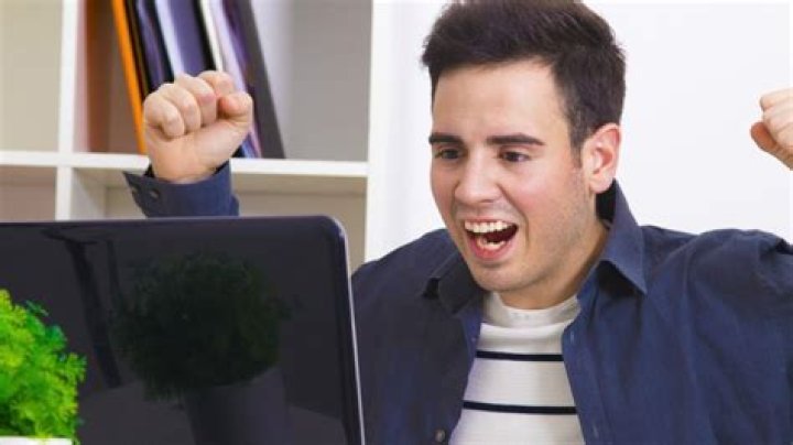 Mann findet Streaming-Anbieter, der alle Spiele zeigt – 11FREUNDE
