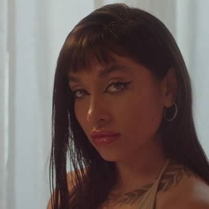 Maria Becerra - Height, Bio, Career, Single, Age, Net Worth, Facts