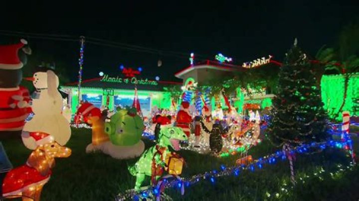 	Massive Plantation Christmas display lights up the neighborhood	