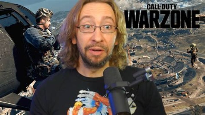 Maximilian Dood proves you can't open Warzone loadouts mid-air in spectacular fail