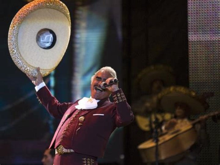 	México despide a ‘el rey’ del mariachi	