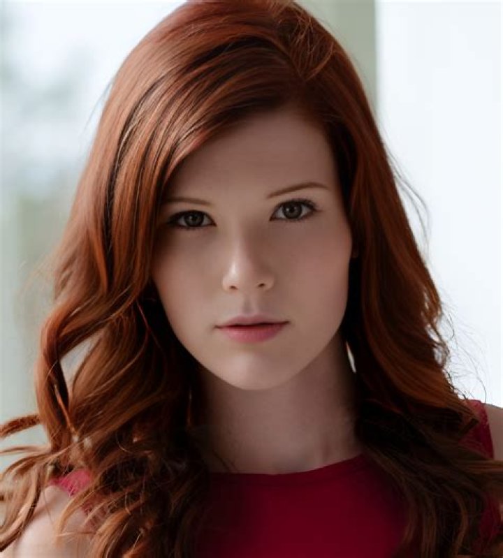 Mia Sollis: A Star On The Rise