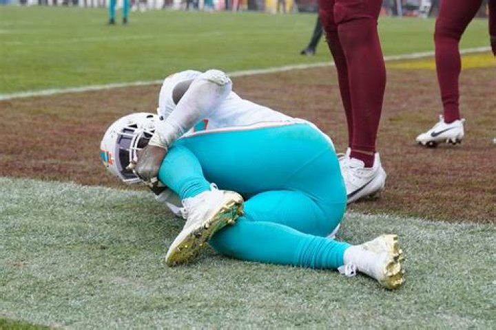 
Miami Dolphins |	Dolphins’ Jerome Baker to injured reserve; Armstead, Holland questionable Monday vs. Titans	