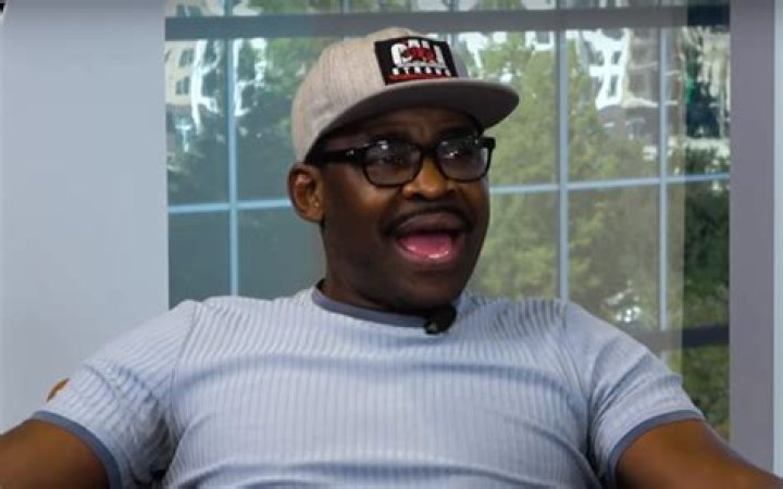 	Michael Irvin claims he fought teammate over a steak on first day at UM	