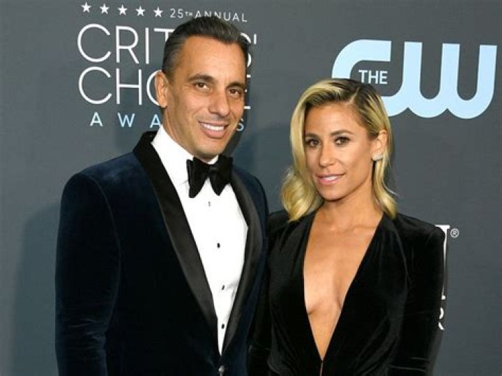Mike Maniscalco Bio, Age, Height, Wife, Salary, Net Worth, Hurricanes