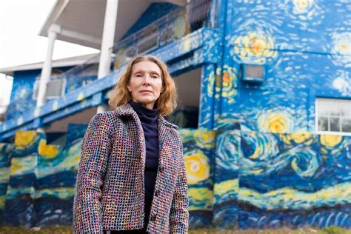 	Mount Dora mayor must apologize to settle with owners of van Gogh ‘Starry Night’ house	