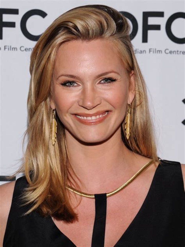 Natasha Henstridge - Bio, Age, Height, Net Worth, Facts
