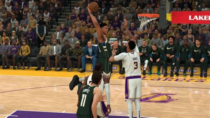 NBA 2K21: How to Dunk the Ball