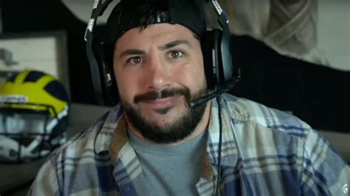 NICKMERCS reveals key Apex Legends tip to improve as fast as possible