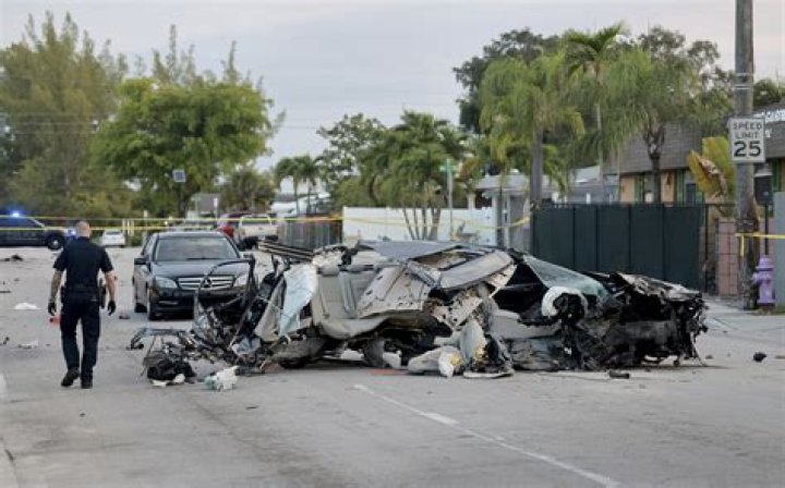 	One person dead, car destroyed when it crashed into pole in Hallandale Beach	