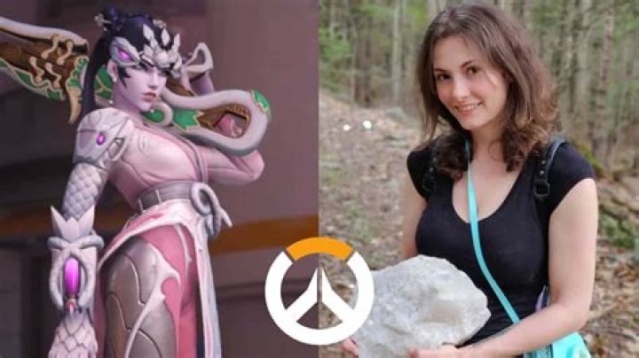 Overwatch cosplayer snipes the competition as Pale Serpent Widowmaker