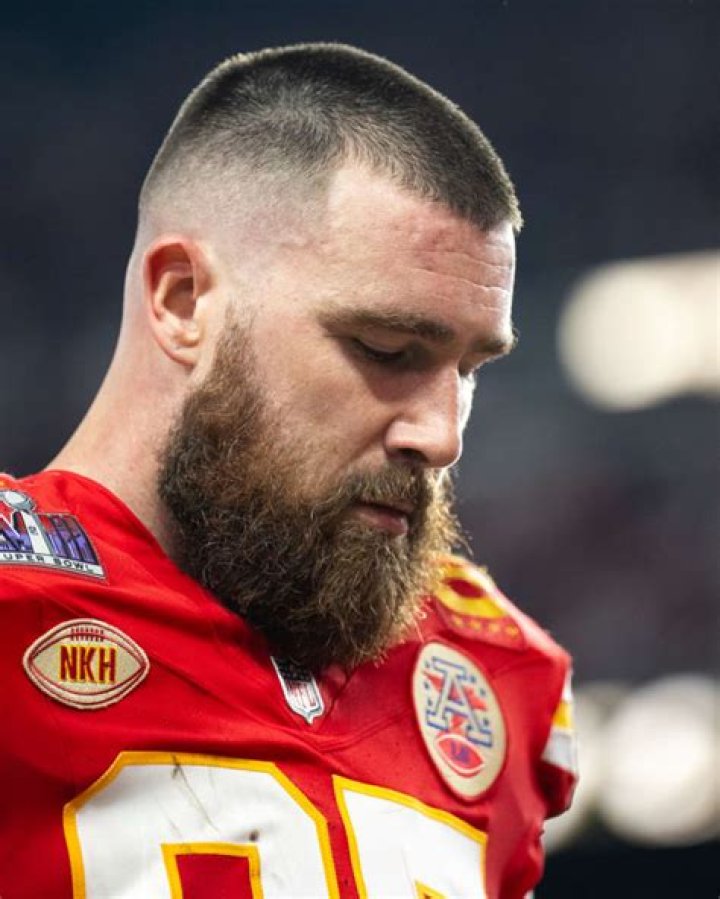 Pedro Pascal’s Chiefs statement on SNL has NFL fans in a frenzy