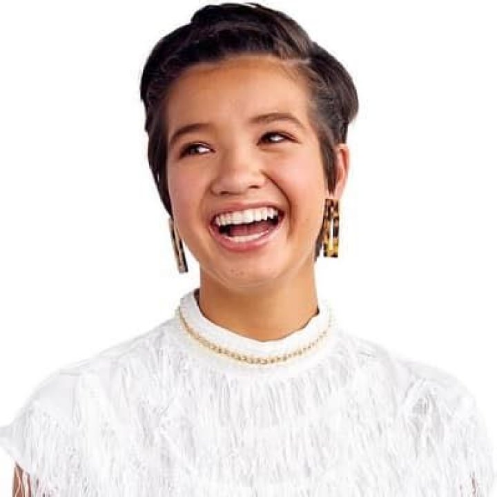 Peyton Elizabeth Lee - Bio, Career, Single, Age, Net Worth, Facts