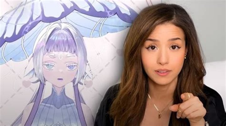 Pokimane gives surprising response after being asked out at TwitchCon 2019