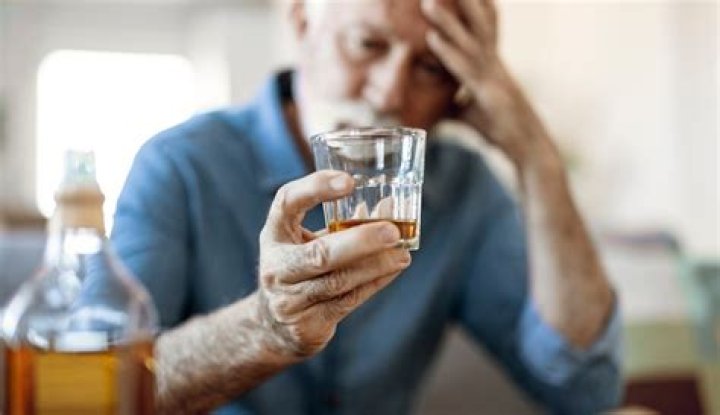 Poor people more likely to have health issues from heavy drinking: study | Health